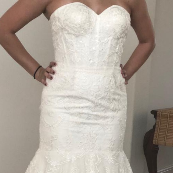 Ivory Lace Wedding Dress - Picture 6 of 8